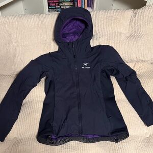 Arc'teryx Women's Atom Puffer Hoodie in Navy Blue with with Purple Interior